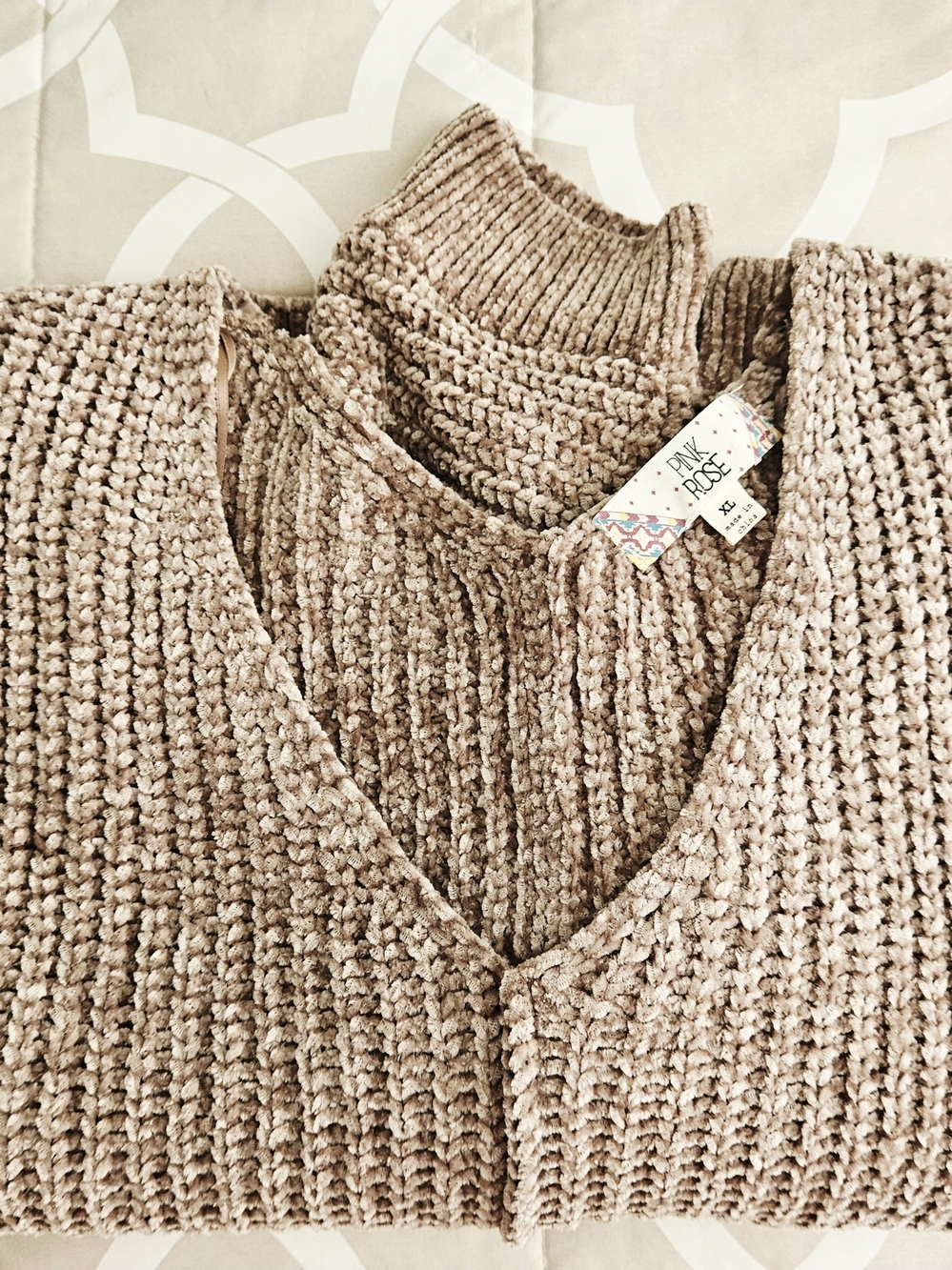 Pink Rose Taupe Chenille V-Neck Sweater – Cozy Ribbed Knit